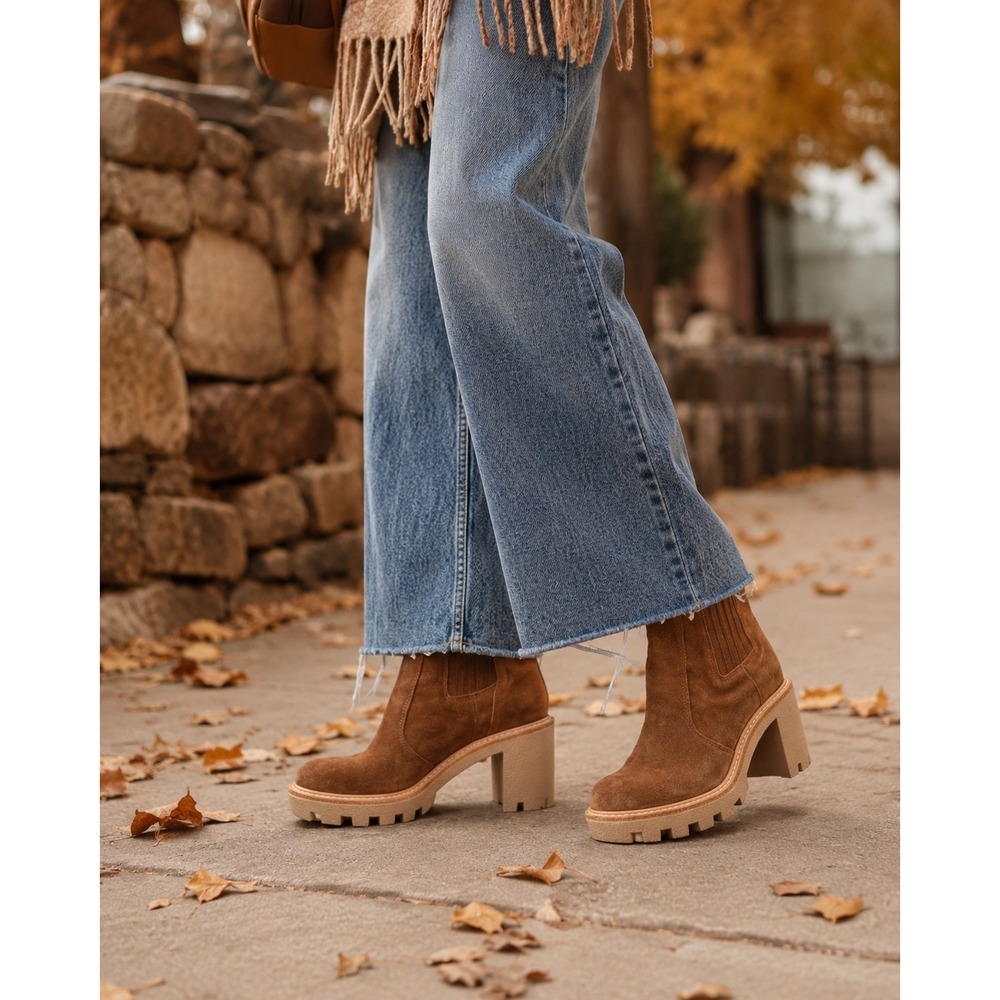 Gianni‎ Bini Winney Brown Suede Platform Lug Sole Chelsea Ankle Boots Size 6.5